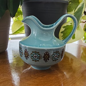 Taylor Smith Ironstone Granada Matador kanna gräddkanna 1968 Utgången 10,5 cm hög. Utmärkt vintageskick.