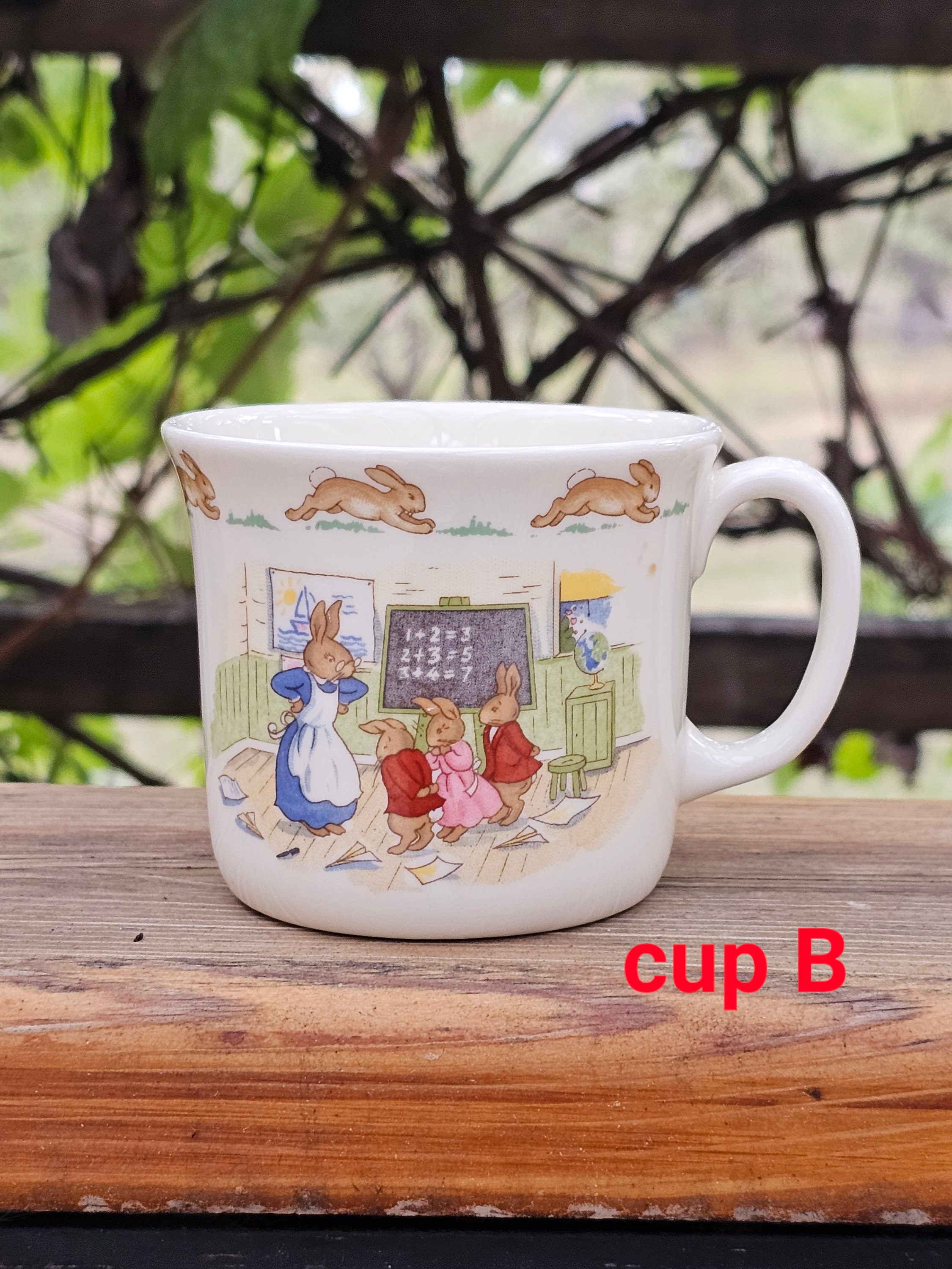 Teacup display, Unusual cup mug display moulded white frame…