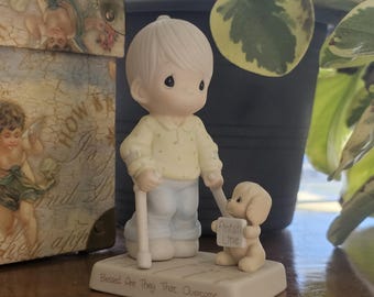 Figura vintage Enesco Precious Moments "Bienaventurados los que vencen", diseño de Samuel J. Butcher, 1987. N.º 115479. Sin caja original.