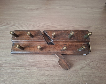 Porte-clés fabriqué à partir d'avions à modéliser antiques et d'obus d'armes à feu