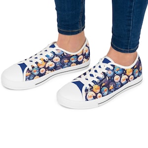 Women&#39;s Low Top Sneakers with Rubber Duck Balls Anime Design