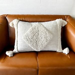 Tufted Boho Pillow Cover: Handwoven Cotton with Tassels