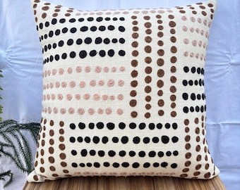 Capa de almofada com bordado de bolinhas | Almofada de algodão estilo boho neutro | Almofada decorativa texturizada | Fronha marrom e marfim