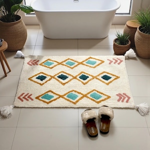 Boho Tufted Cotton Bath Rug: Geometric Diamond Design with Tassels