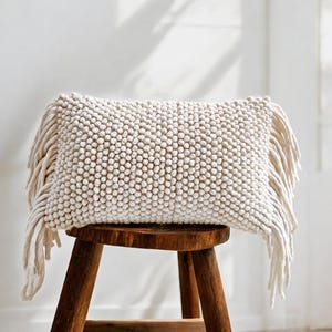Wollen kussensloop met grove lus en franjes | Handgeweven decoratief lendenkussen voor bank | Rechthoekige kussensloop | Ivoorkleurige kussenslopen