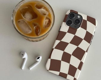 ブラウンクリームチェック柄のスマホケース、波型チェッカーボードカバー（iPhone & Samsung Galaxy用）、ニュートラルなレトロ調保護ケース