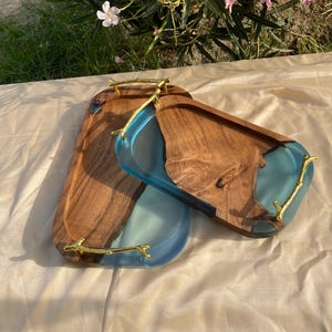 Bandeja de resina y madera personalizada / Temática de playa / Bandeja de servicio hecha a mano con epoxi y madera / Regalo de inauguración / Decoración personalizada