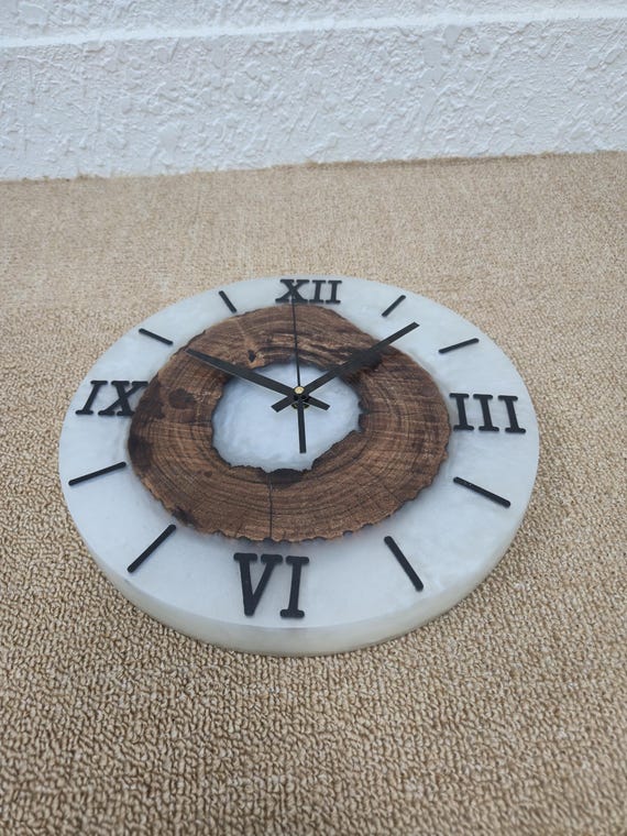 Reloj de pared rústico de madera y resina Hecho a mano, con