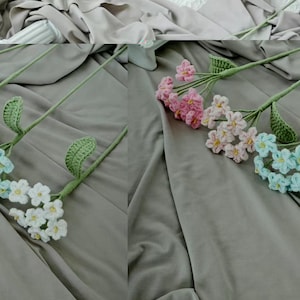 Häkelblume. Gehäkelte Vergissmeinnicht. Gehäkelte Blumensträuße