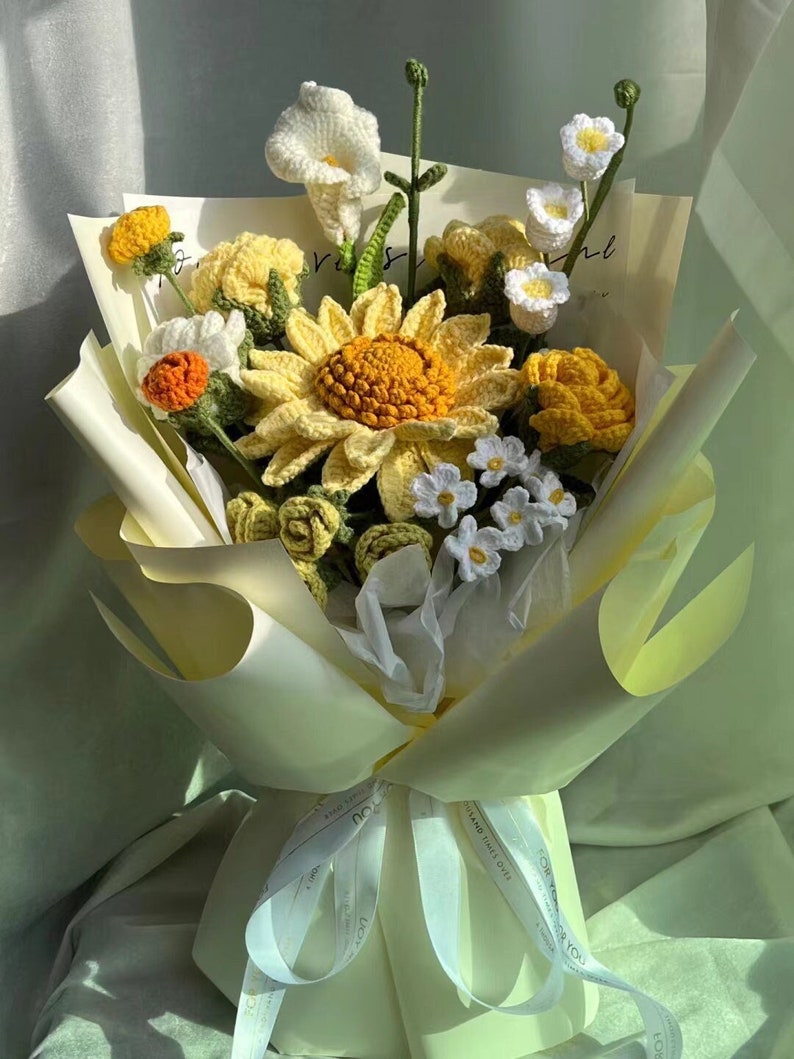 Fleurs au crochet, Tournesol au crochet, Fleurs de roses faites à la main, Bouquet de fleurs tricotées, Cadeau danniversaire pour elle, Cadeau de la fête des Mères, Cadeau de remise des diplômes image 1