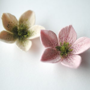 Handgemachte Rosa Christrose Blüte, Filz Blumen Brosche, 6,5 cm Wolle Blumen Anstecknadel Bild 7