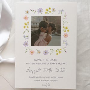 Réservez la photo du modèle de date | Fleurs sauvages peintes à l'aquarelle, florales imprimables modifiables, réservez notre date, mariage de conte de fées, jardin secret 002