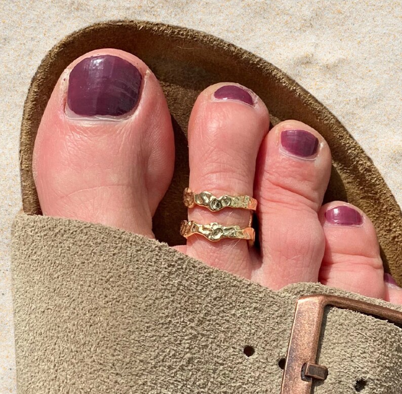 Filigree Hammered Gold Toe Ring Foot Ring Waterproof 18K Gold Plated Hypoallergenic Adjustable Miho Studio image 3