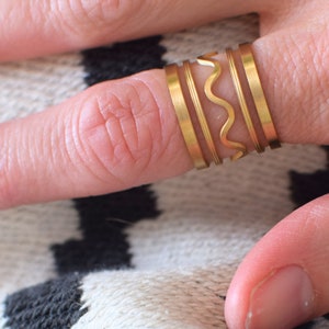 Statement Ring Welle - Stapelring - Bold Ring Geometrisch - Damen Ring - 18K vergoldet - Hypoallergen - Wasserfest - MIHO Studio