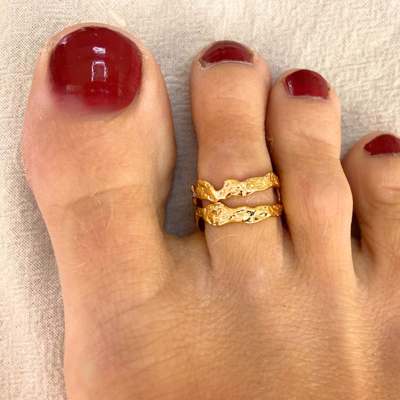 Filigree Hammered Gold Toe Ring Foot Ring Waterproof 18K Gold Plated Hypoallergenic Adjustable Miho Studio image 5