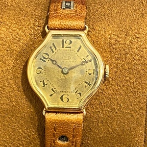 Ladies watch IWC Gondolo 14k gold Schaffhausen 1923 extremely rare International Watch co wristwatch collector's watch dream watch Cartier Tank Breguet