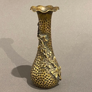 Hagenauer bronze vase Vienna around 1920 signed very rare with floral applications hammer blow decor Karl Hagenauer Art Nouveau metal art