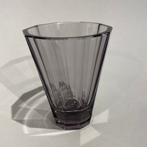 Paarse glazen vaas Moser Karlsbad ca. 1920 in de stijl van Josef Hoffmann handgeblazen peelcut 11,7 cm hoog collectors glazen Art Deco vaas
