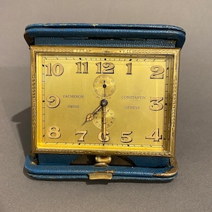 Despertador de viaje Vacheron & Constantin, extremadamente raro, movimiento de 8 días con alarma, alrededor de 1930, perfecto estado original, estuche de cuero, reloj de lujo, reloj de mesa Cartier