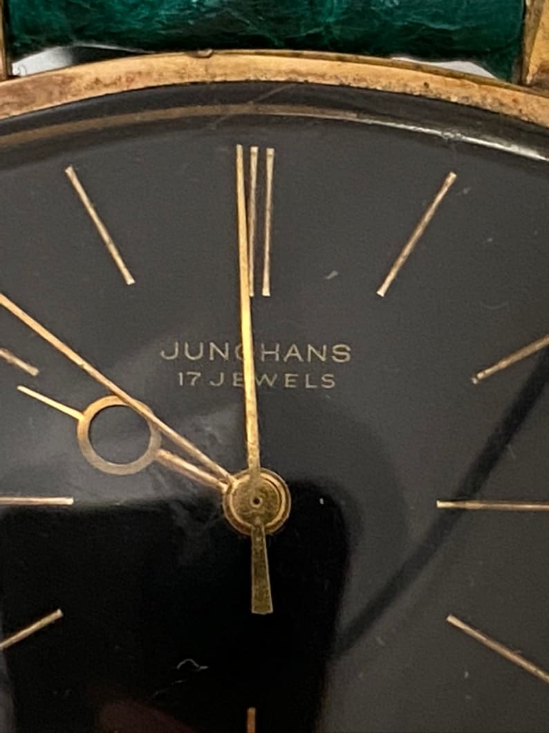 Linterna Junghans extremadamente rara de la década de 1950, chapada en oro, con caja de depósito, movimiento de cuerda manual, J84/S, esfera negra, funciona imagen 3