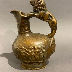 Historical bronze handle jug in the style of Antiquity Vienna around 1870 with lion decoration and figure decoration Excavation find historicism bronze jug Roman