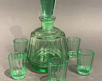 7-piece liqueur set made by Moser in Karlsbad around 1930 strict geometric shape absinthe green glass very nice condition Hoffmann style