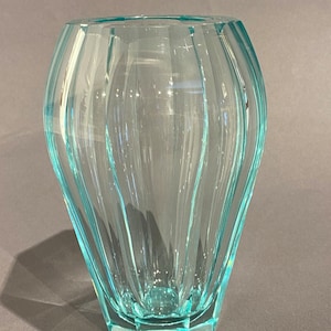 Signed Moser Karlsbad glass vase in blue glass in peel cut executed around 1930 collector&#39;s glass Art Deco glass vase Bohemian glass art