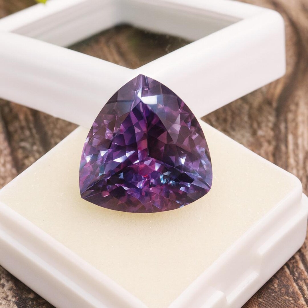 16-64-ct-trillion-alexandrite-gemstone-color-changing-jewelry-stone-etsy