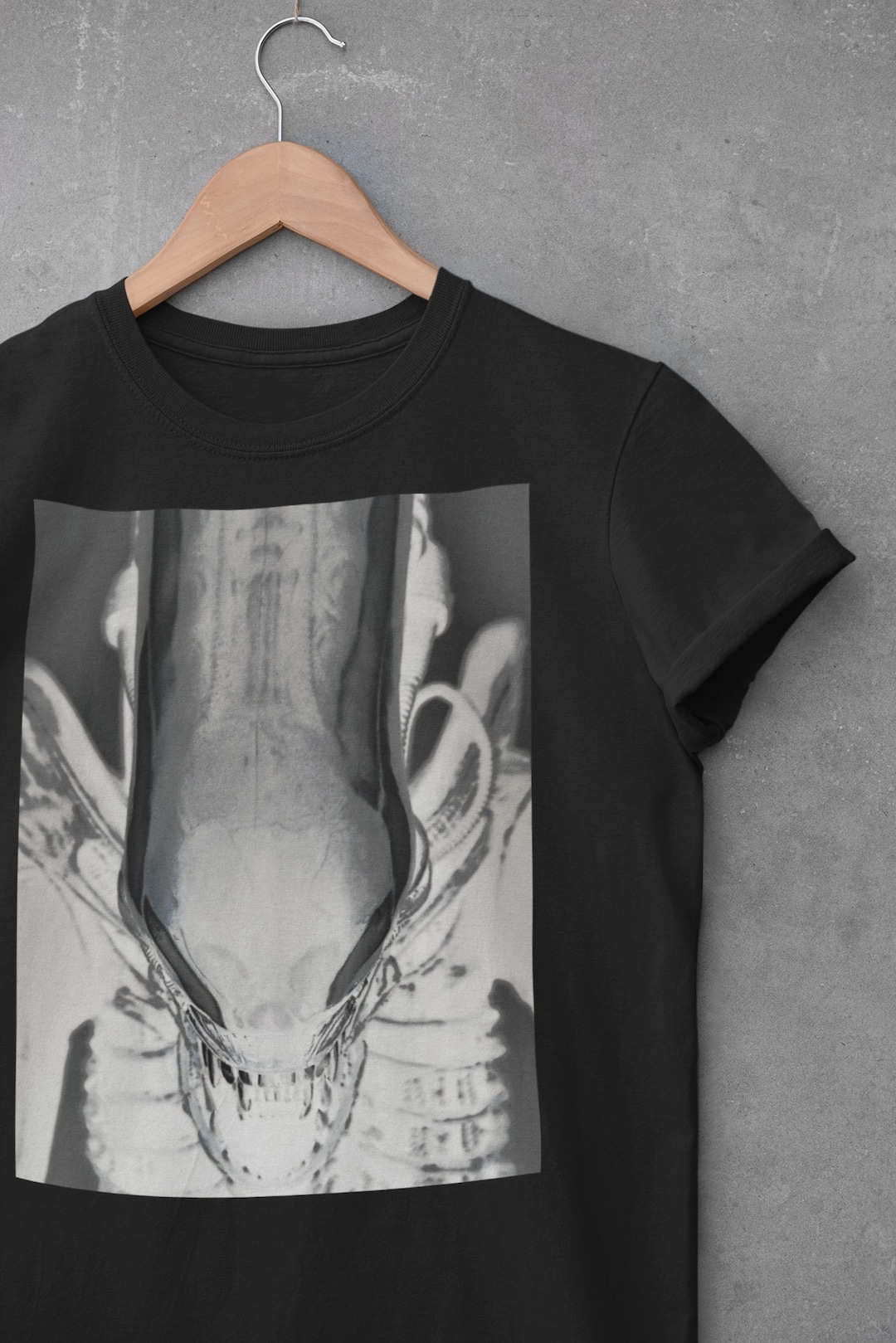 Alien Xenomorph 20th Century Fox Illustrated Poster T-Shirt