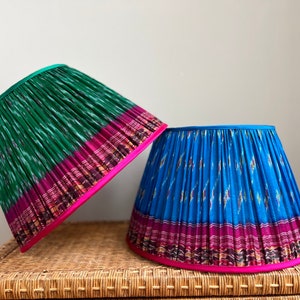 Handgjord grön vintage Ikat sidensari samlad lampskärm (anpassningsbar)