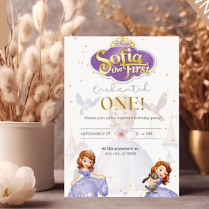 Peut inclure: Invitation numérique imprimable pour une fête d'anniversaire sur le thème de Sofia la Première. L'invitation présente un design violet et or avec une image de Sofia la Première et le texte "Enchanted One!"  Veuillez nous rejoindre pour la fête d'anniversaire de Sophia. Le 27 novembre, de 14h à 16h. Au 123 anywhere st., any city, st 12345.