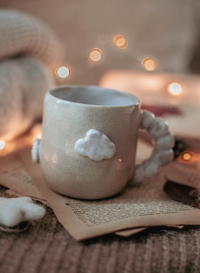 tasse à café ou à thé en céramique décorée de nuage blanc