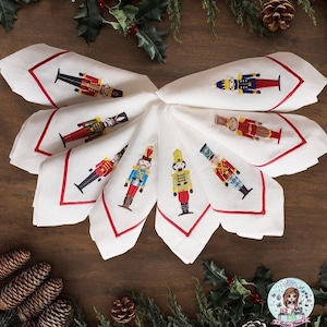 Christmas Nutcracker Linen Napkins – Holiday Table Decor, Embroidered Dinner Napkin Set, Festive Table Setting