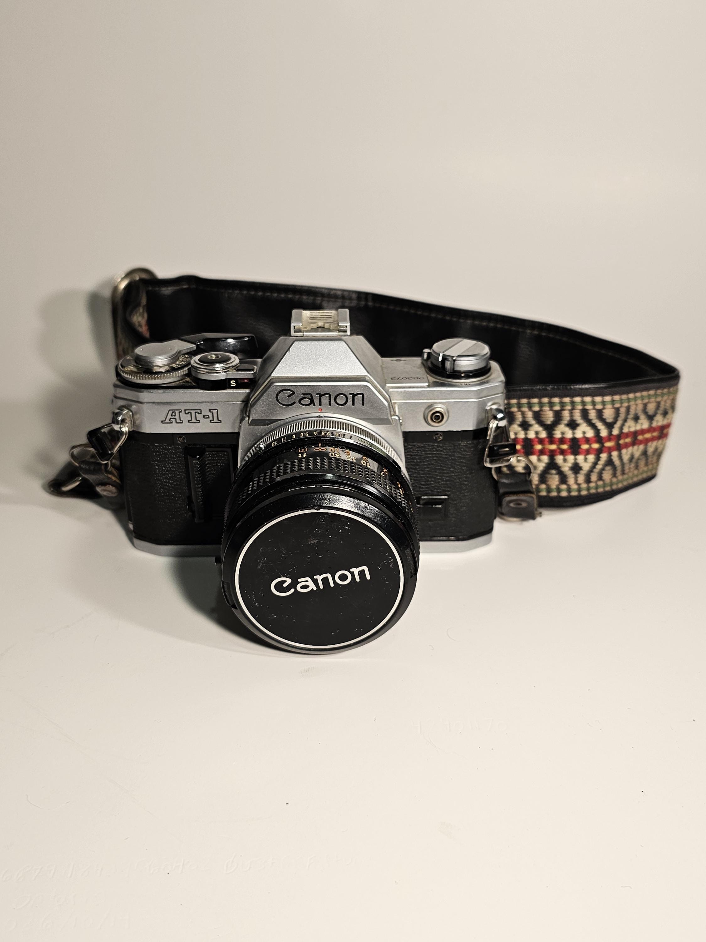 Canon AT-1 フィルムカメラ 50mmレンズ付き Canon AT-1 35mm Film Camera with 50mm lens (1977) – Relics