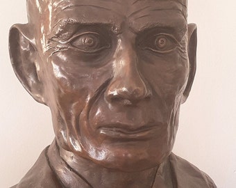 Beckett Bust