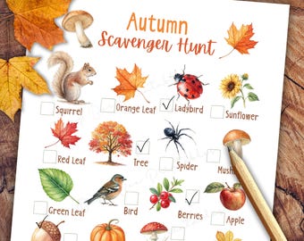 Könnte beinhalten: Ein weißes Papier mit einer "Herbst-Schnitzeljagd"-Checkliste. Illustrationen zeigen ein Eichhörnchen, einen Marienkäfer, einen Baum, Beeren und andere herbstliche Elemente. Ein Bleistift liegt auf dem Papier, mit Herbstblättern im Hintergrund.