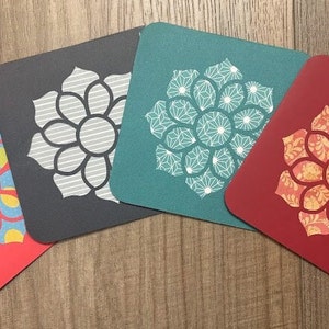 File di taglio SVG, biglietto di auguri e busta Mandala notecard. Scaricamento digitale. SVG, DXF, PNG, PDF. Compatibile con Cricut+!