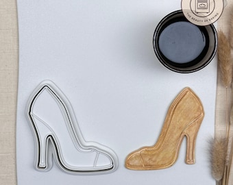 High Heel Cookie Cutter - Fashionable Baking Tool for Stylish Parties, Girls' Night, and Shoe Enthusiasts