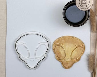 Alien Head Cookie Cutter | Sci-Fi Biscuit Mold for Space-Themed Parties, UFO Events, Extraterrestrial Baking Fun