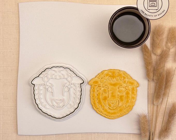 Sheep Cookie Cutter | Farm Animal Biscuit Mold for Easter, Spring Celebrations, Rural Themed Baking, Woolly Treats