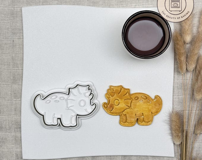 Triceratops Cookie Cutter – Unique Custom Baking Tool for Perfect Cookies
