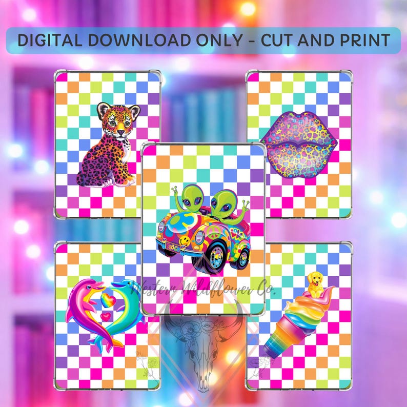 K&ouml;nnte beinhalten: Digitaler Download mit sechs farbenfrohen Designs auf kariertem Hintergrund. Designs umfassen einen Leoparden, Lippen, Au&szlig;erirdische in einem Auto, Delfine, ein Regenbogen-Eis und einen Bullensch&auml;del. Der Text oben lautet "DIGITAL DOWNLOAD ONLY - CUT AND PRINT."