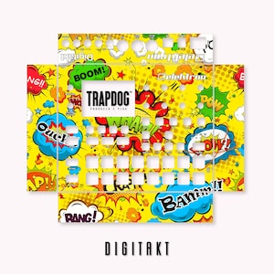 以下が含まれることがあります： Elektron Digitakt サンプラー用の黄色と青のコミック風スキン。スキンには、「BOOM！」や「POW！」などのカラフルな吹き出しと、「TRAPDOG PRODUCER'S PLUG」というテキストが描かれています。
