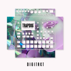 以下が含まれることがあります： Elektron Digitakt ドラムマシン用の白と紫のスキンのデザイン。ホログラフィックデザインで、紫と青の色合いです。スキンには黒い文字で「TRAPDOG」と印刷されています。