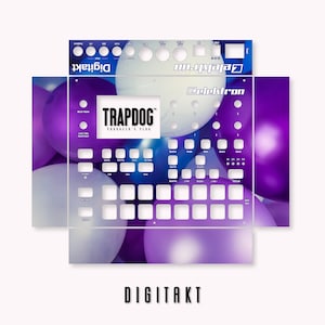 以下が含まれることがあります： Elektron Digitakt サンプラー用のパープル、ブルー、ホワイトのパターン付きスキン。スキンには、風船のデザインと「TRAPDOG PRODUCER'S PLUG」のテキストが描かれています。