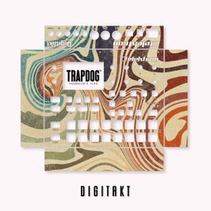 以下が含まれることがあります： Elektron Digitakt ドラムマシン用の茶色、ベージュ、青の渦巻き模様のスキ​​ン。スキンには「TRAPDOG」と「PRODUCER'S PLUG」のテキストが書かれています。