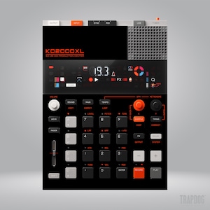 以下が含まれることがあります： 19.3 を表示するデジタルディスプレイを搭載した、黒と赤の K02000XL 64 MB MO Production Center。このデバイスには、サウンドと音楽制作を制御するためのさまざまなボタンとノブがあります。