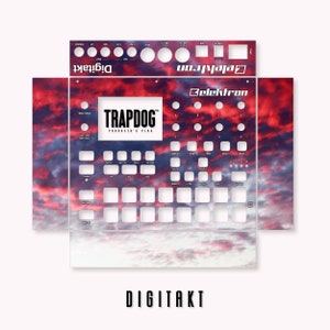 以下が含まれることがあります： Elektron Digitakt ドラムマシン用の赤、青、白の夕焼け空のデザインスキン。スキンには「TRAPDOG PRODUCER'S PLUG」のテキストが記載されています。