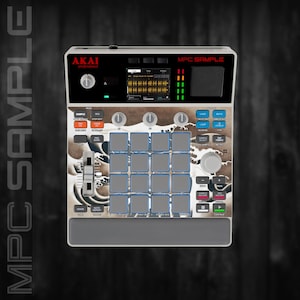 Pode incluir: Um dispositivo de produção musical Akai MPC Sample prateado e preto. O dispositivo possui uma tela, botões, botões e 16 pads quadrados. A face do dispositivo tem um design de padrão de ondas. O texto "MPC SAMPLE" é visível na parte superior.