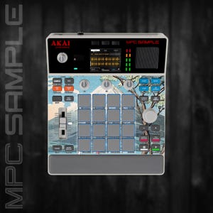 Peut inclure: Un centre de production musicale Akai MPC Sample avec un design personnalisé représentant un paysage japonais. L'appareil a un corps noir et gris avec un écran, des boutons et des pads. Le design comprend une montagne, des arbres et de l'eau.